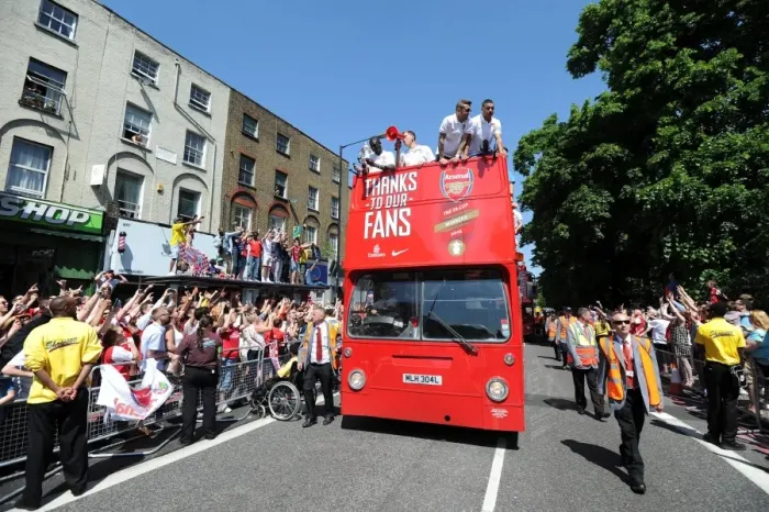 Framed Print : Arsenal's Triumphant FA Cup Parade through Islington, London (2014) Framed Print : Arsenal's Triumphant FA Cup Parade through Islington, London (2014)