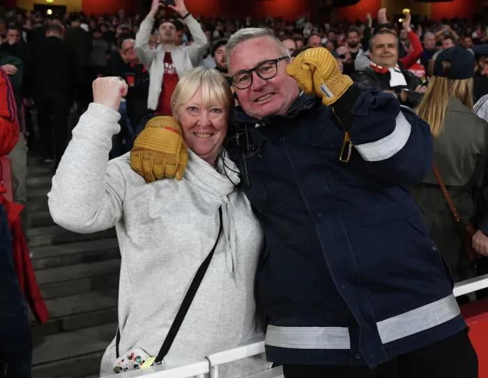 Framed Print : Arsenal's Triumphant Night: Euphoric Fans Celebrate Dramatic Victory Over Liverpool in the Premier League, Emirates Stadium, London, 2022