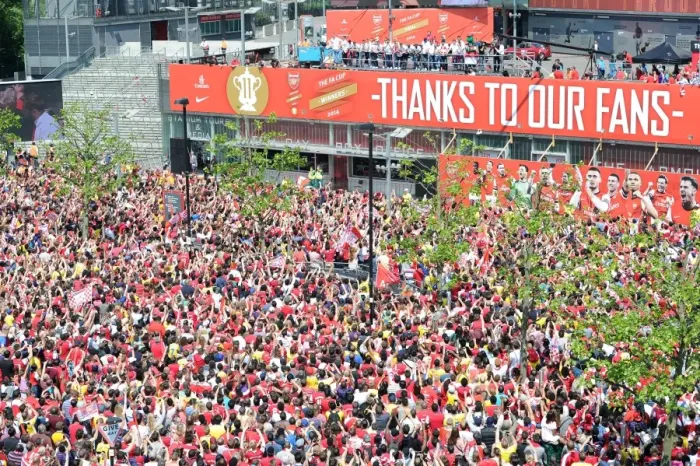 Framed Print : Arsenal's Triumphant Parade in Islington - 2014