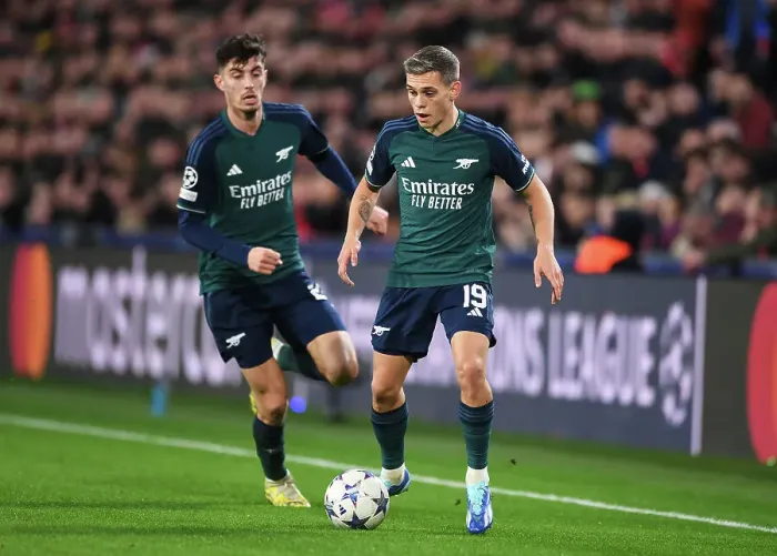 Framed Print : Arsenal's Trossard Dashes Through PSV Eindhoven's Defense in 2023-24 UEFA Champions League Clash