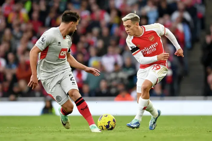 Framed Print : Arsenal's Trossard Outruns Sheffield United's Baldock in 2023-24 Premier League Clash Framed Print : Arsenal's Trossard Outruns Sheffield United's Baldock in 2023-24 Premier League Clash