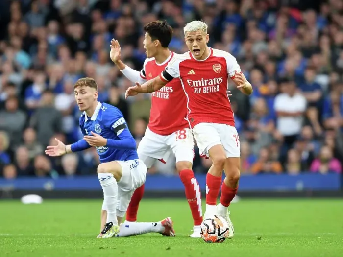 Framed Print : Arsenal's Trossard Reacts During Everton vs Arsenal Premier League Clash (2023-24)