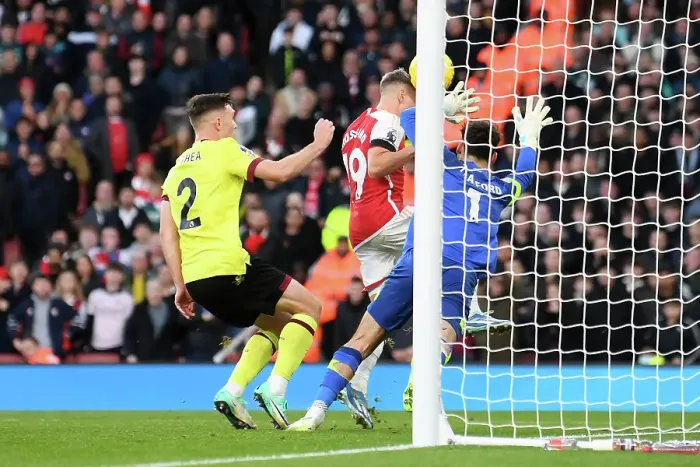 Framed Print : Arsenal's Trossard Scores Stunner: Arsenal 1-0 Burnley (2023-24 Premier League)