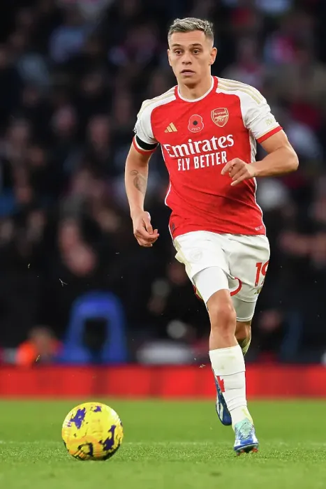 Framed Print : Arsenal's Trossard Sprints Past Burnley Defenders in Premier League Showdown (2023-24) Framed Print : Arsenal's Trossard Sprints Past Burnley Defenders in Premier League Showdown (2023-24)