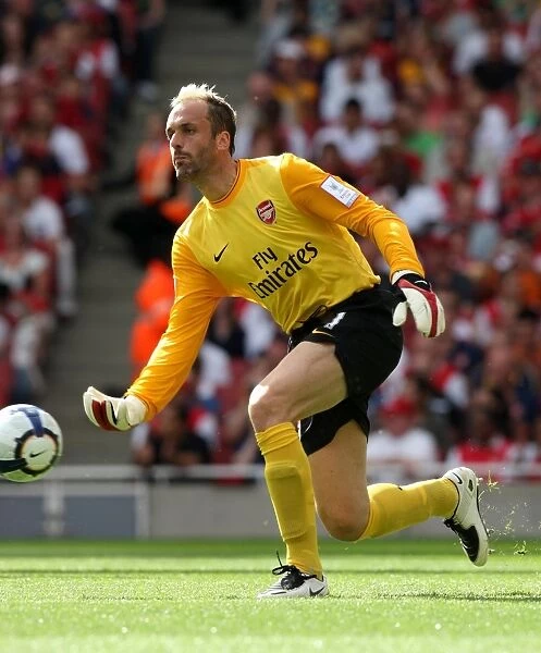 Arsenal's Unbeatable Wall: Manuel Almunia's Shut-Out in Arsenal's 3-0 Victory Over Rangers (Emirates Cup, 2009)