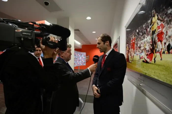 Framed Print : Arsenal's Unbeatable Wall: Petr Cech Stands Firm Against Manchester United (2015 / 16)