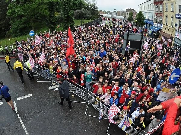 Arsenal's Unforgettable FA Cup Victory Parade: A Triumphant Reunion with Fans in London (2014-15)
