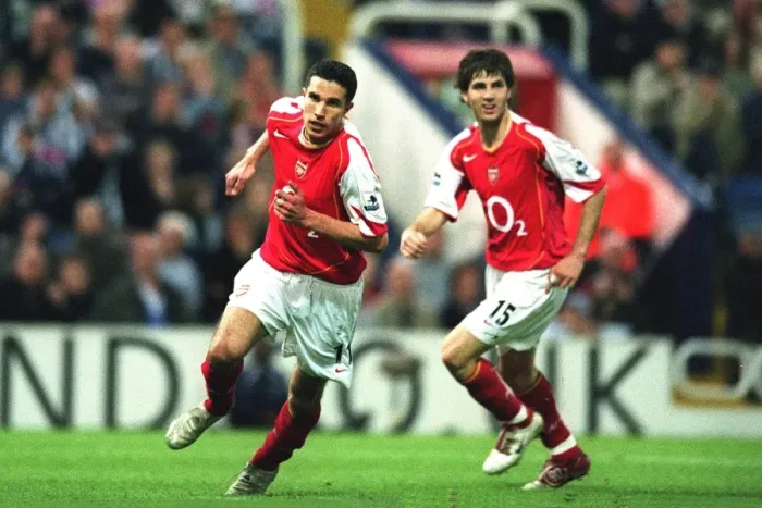 Framed Print : Arsenal's Unforgettable Legend: Robin van Persie - The Striker Framed Print : Arsenal's Unforgettable Legend: Robin van Persie - The Striker