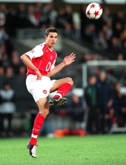 Framed Print : Arsenal's Unforgettable Striker: Robin van Persie - Legends of the Team
