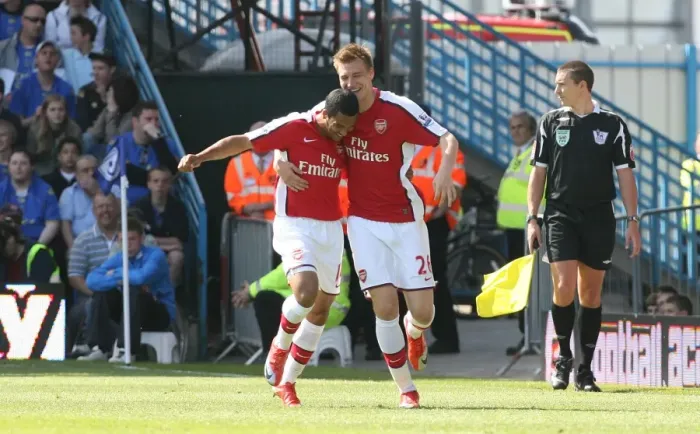 Framed Print : Arsenal's Unforgettable Victory: Bendtner and Walcott's Double Act - 4 Goals Against Portsmouth (2009)