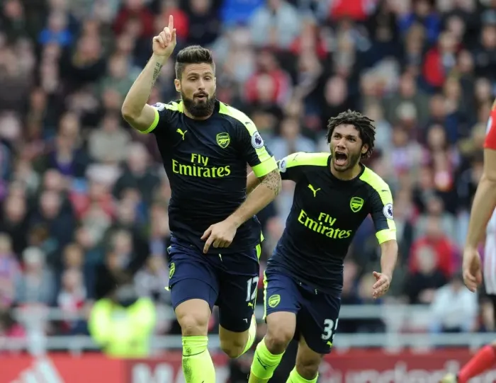 Framed Print : Arsenal's Unforgettable Victory: Giroud and Elneny's Emotional Celebration (Arsenal vs Sunderland, 2016-17)