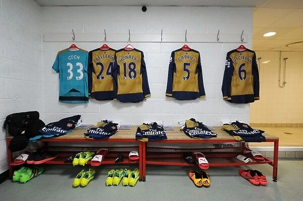 Arsenal's Unified Focus: Pre-Match Huddle before Bournemouth Clash, Premier League 2015-16