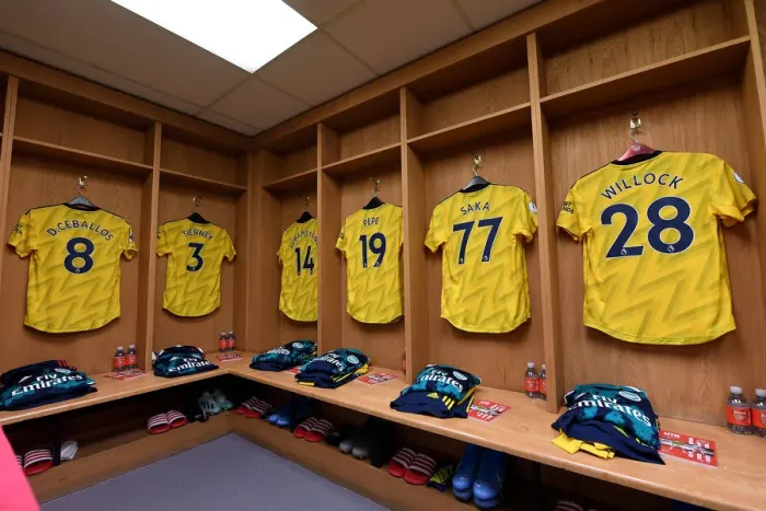 Framed Print : Arsenal's Unified Focus: The Pre-Match Huddle before Sheffield United vs Arsenal, Premier League 2019-20