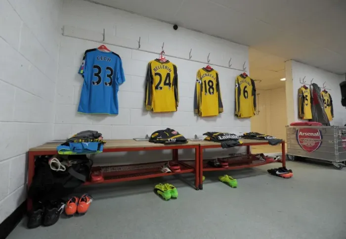 Framed Print : Arsenal's Unified Focus: The Pre-Match Huddle before Taking on AFC Bournemouth, Premier League 2016-17