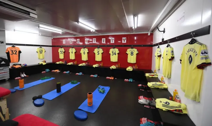 Framed Print : Arsenal's Unified Front: Pre-Match Huddle Ahead of Crystal Palace Clash, Premier League 2021-22
