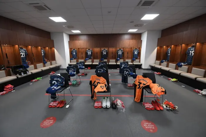 Framed Print : Arsenal's United Front: Pre-Match Huddle Before Brentford Clash, Premier League 2021-22