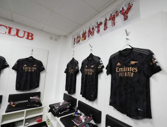 Framed Print : Arsenal's United Front: Pre-Match Huddle Against Southampton, Premier League 2022-23