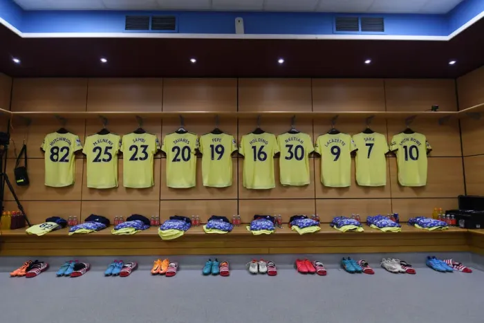 Framed Print : Arsenal's Unity: The Powerful Pre-Match Huddle Ahead of Aston Villa Clash, Premier League 2021-22