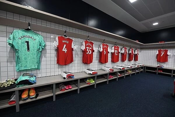 Arsenal's Unity: Pre-Match Huddle Ahead of Tottenham Showdown, Premier League 2022-23