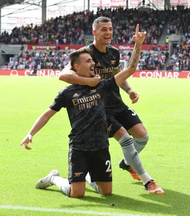 Framed Print : Arsenal's Unstoppable Duo: Fabio Vieira and Granit Xhaka Celebrate Their Third Goal Against Brentford (2022-23)