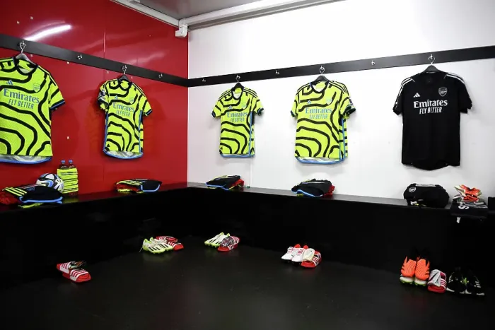 Framed Print : Arsenal's Unwavering Focus: The Power of the Pre-Match Huddle before Crystal Palace Clash, Premier League 2023-24