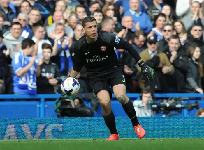 Framed Print : Arsenal's Unyielding Goalkeeper: Wojciech Szczesny at Stamford Bridge (Chelsea vs Arsenal 2013-14)
