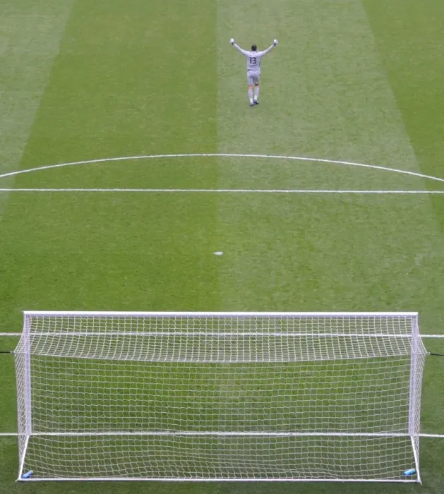 Framed Print : Arsenal's Van Persie Scores First Goal: Arsenal 1-0 Blackburn Rovers (2012) Framed Print : Arsenal's Van Persie Scores First Goal: Arsenal 1-0 Blackburn Rovers (2012)