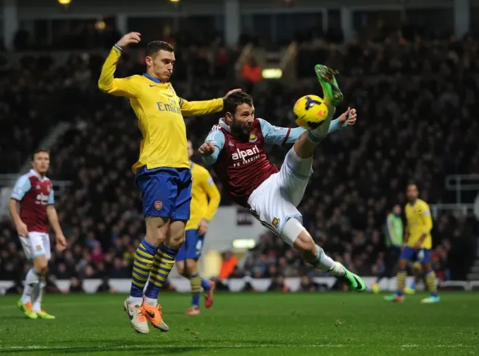 Framed Print : Arsenal's Vermaelen Clashes with West Ham's Rat in Premier League Showdown
