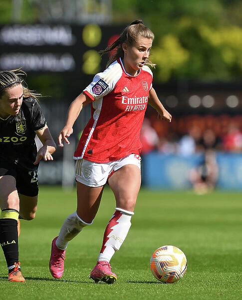 Arsenal's Victoria Pelova Shines in FA Women's Super League Showdown against Aston Villa