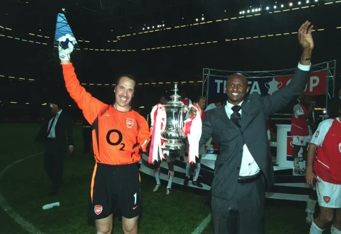 Framed Print : Arsenal's Victorious Captains: Lifting the FA Cup after a 1-0 Win over Southampton (The Millennium Stadium, Cardiff, 2003)