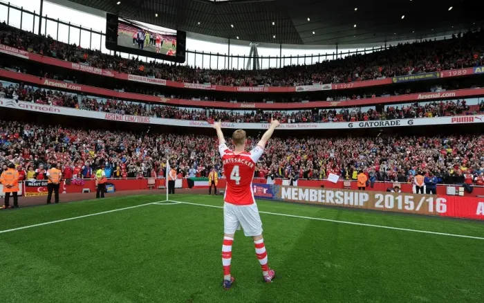 Framed Print : Arsenal's Victory Celebration: Per Mertesacker Salutes the Faithful (2014 / 15)