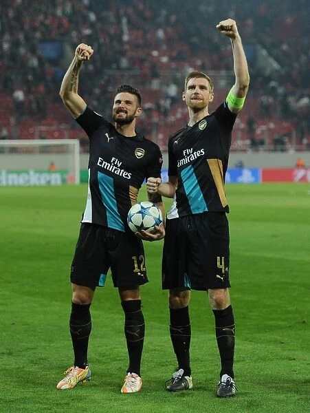 Arsenal's Victory Celebration: Olivier Giroud and Per Mertesacker