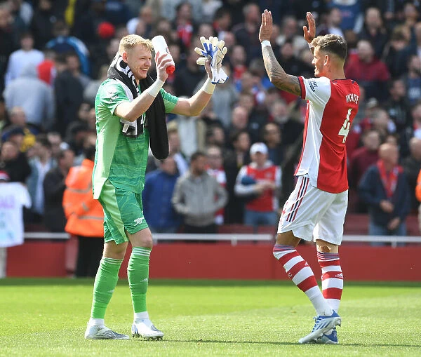 Arsenal's Victory: Ramsdale and White Celebrate Over Manchester United