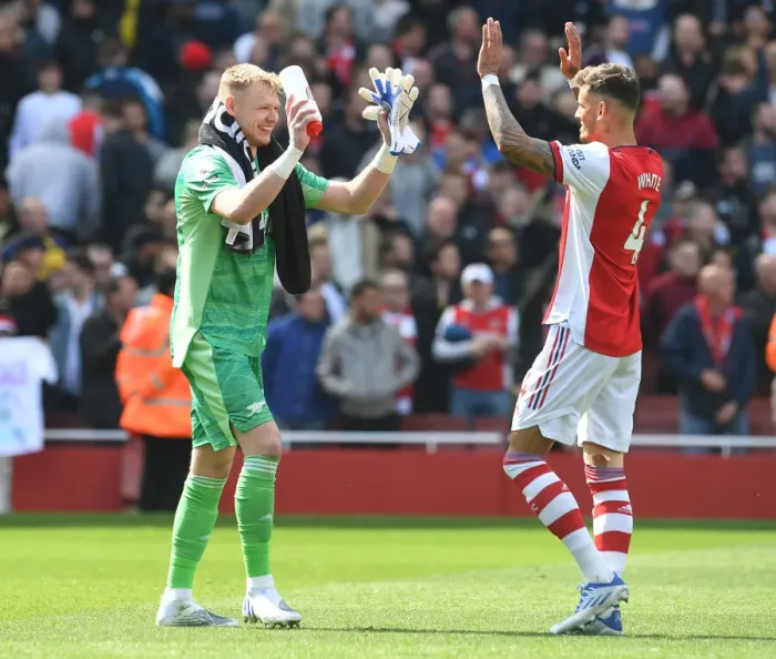 Framed Print : Arsenal's Victory: Ramsdale and White Celebrate Over Manchester United