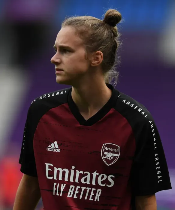 Framed Print : Arsenal's Viviane Miedema: Unwavering Determination Ahead of UEFA Champions League Quarterfinal vs Paris Saint-Germain
