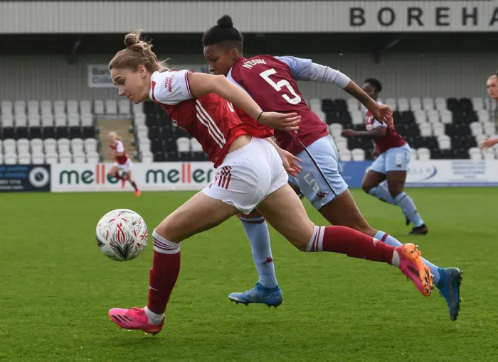 Framed Print : Arsenal's Vivianne Miedema in Action: FA WSL Clash Against Aston Villa