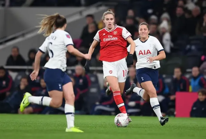 Framed Print : Arsenal's Vivianne Miedema in Action against Tottenham Hotspur in FA WSL Clash