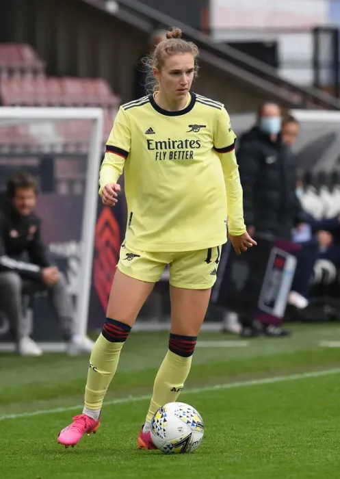 Framed Print : Arsenal's Vivianne Miedema Celebrates FA Cup Victory over Crystal Palace