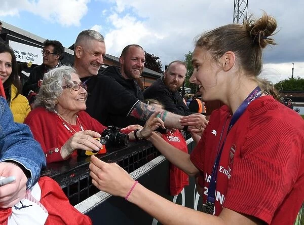 Arsenal's Vivianne Miedema Connects with Fan Amidst WSL Excitement