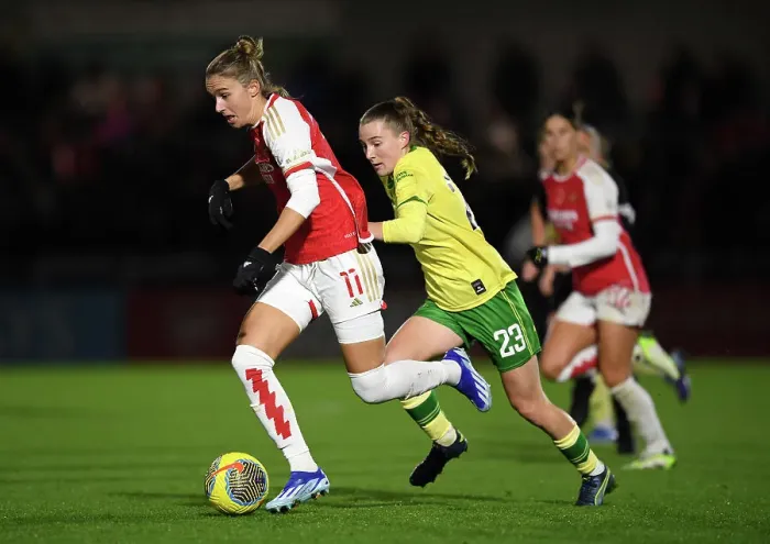 Framed Print : Arsenal's Vivianne Miedema Fights Past Defender in Intense Conti Cup Clash