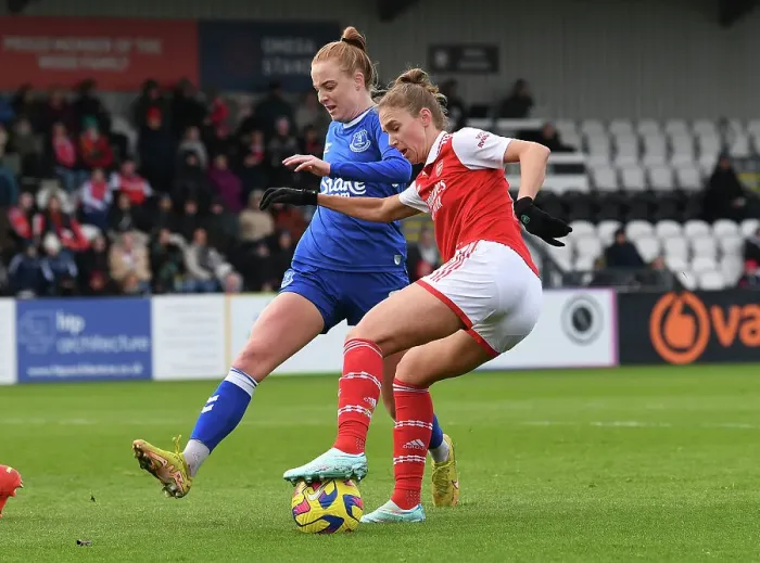 Framed Print : Arsenal's Vivianne Miedema Outmaneuvers Everton's Karen Holmgaard in FA Women's Super League Clash Framed Print : Arsenal's Vivianne Miedema Outmaneuvers Everton's Karen Holmgaard in FA Women's Super League Clash