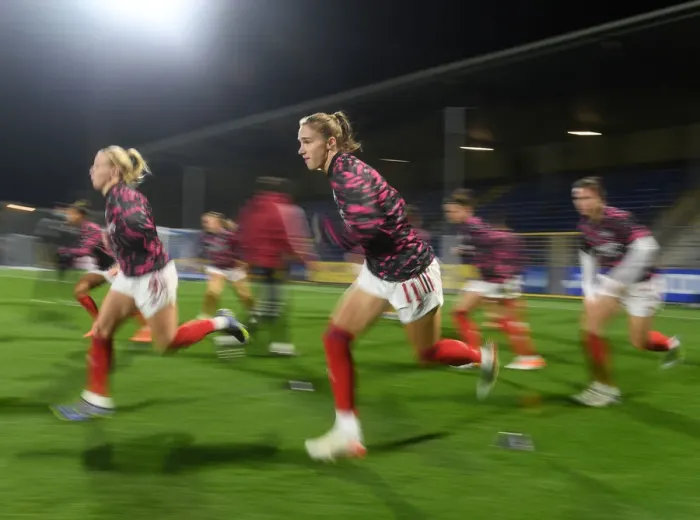 Framed Print : Arsenal's Vivianne Miedema Prepares for Battle: Arsenal WFC vs. 1899 Hoffenheim, UEFA Women's Champions League
