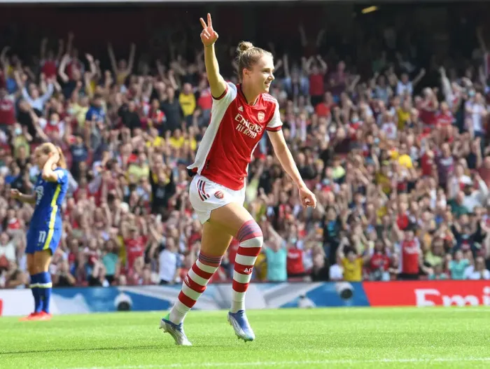 Framed Print : Arsenal's Vivianne Miedema Scores Dramatic Goal to Top Chelsea Women at Emirates Stadium
