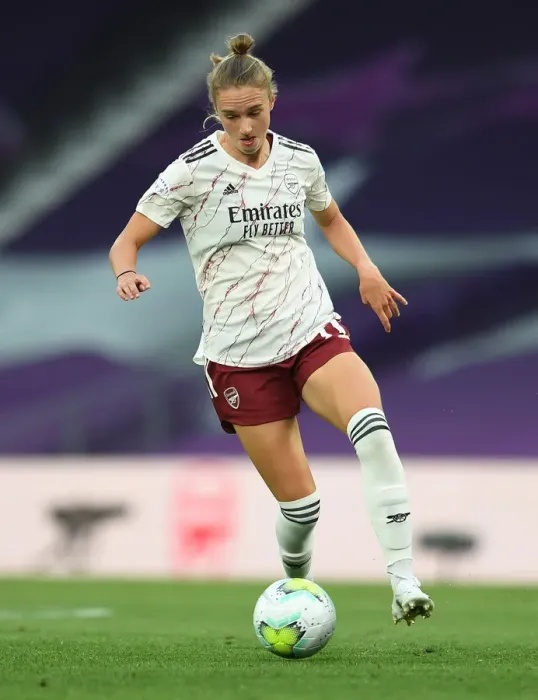 Framed Print : Arsenal's Vivianne Miedema Shines: Arsenal Women Defeat Paris Saint-Germain in UEFA Champions League Quarterfinals