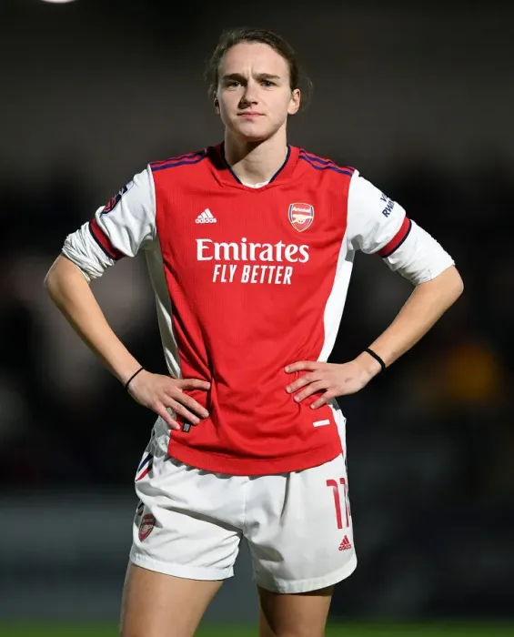 Framed Print : Arsenal's Vivianne Miedema Shines in FA Cup Quarterfinal Against Coventry United