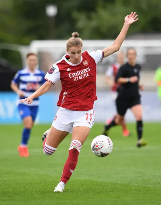 Framed Print : Arsenal's Vivianne Miedema: Unstoppable Force in FA WSL Victory over Reading