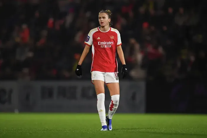 Framed Print : Arsenal's Vivianne Miedema: Unwavering Focus Against Tottenham in FA Cup Showdown