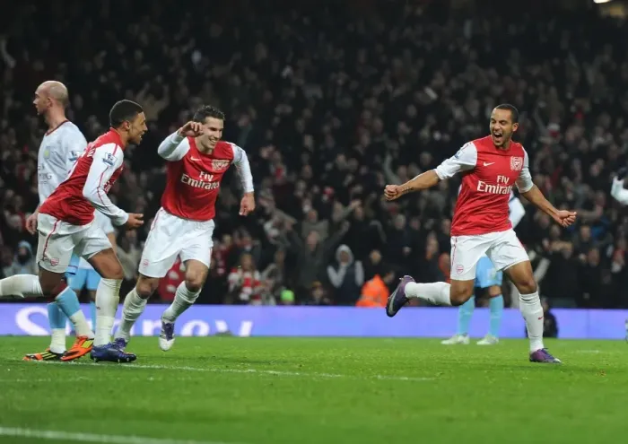 Framed Print : Arsenal's Walcott, van Persie, and Oxlade-Chamberlain Celebrate Goals against Aston Villa in FA Cup