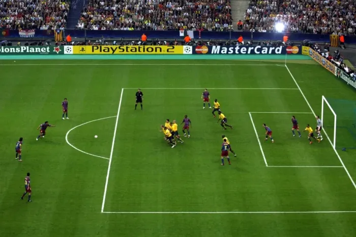 Framed Print : Arsenals wall rushes to charge down Ronaldinho (Barca) shot
