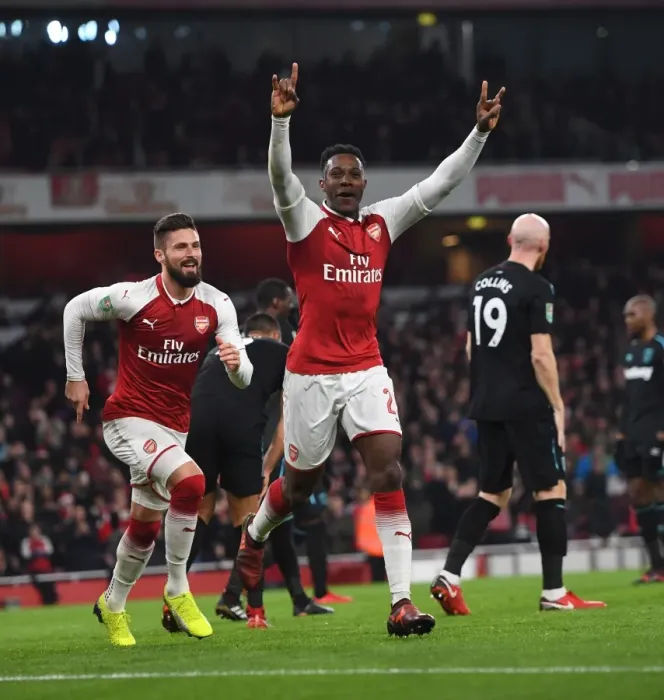 Framed Print : Arsenal's Welbeck and Giroud Celebrate Goal in Carabao Cup Quarterfinal vs West Ham United